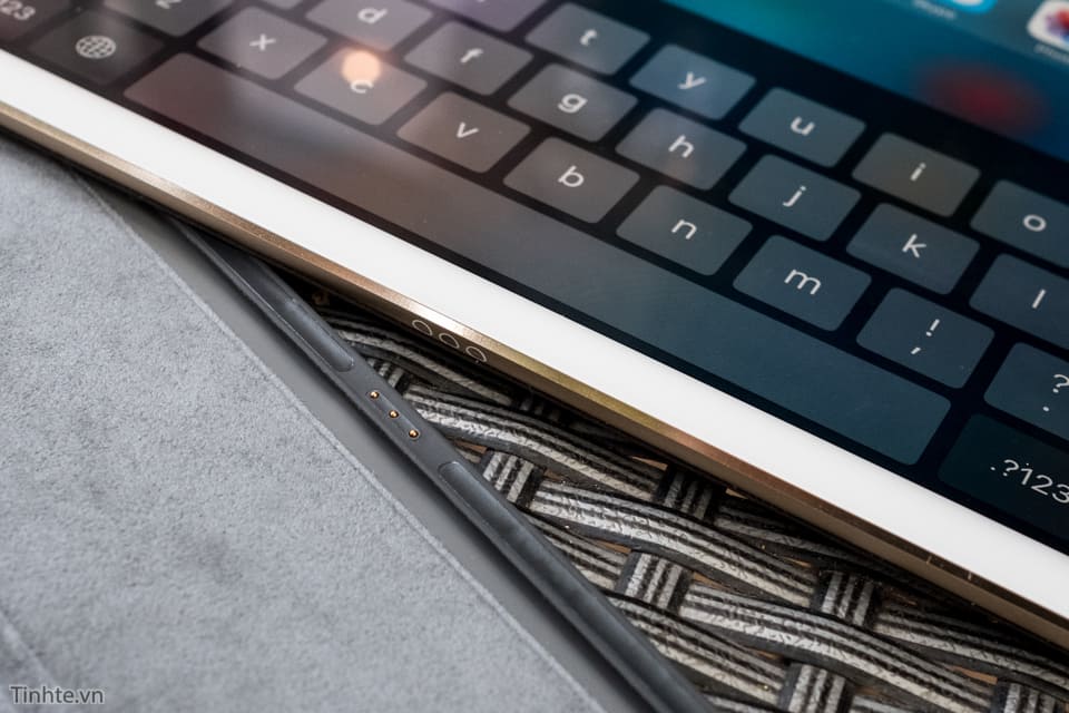 Bàn phím smart keyboard Apple cho iPad Pro 9.7Inch