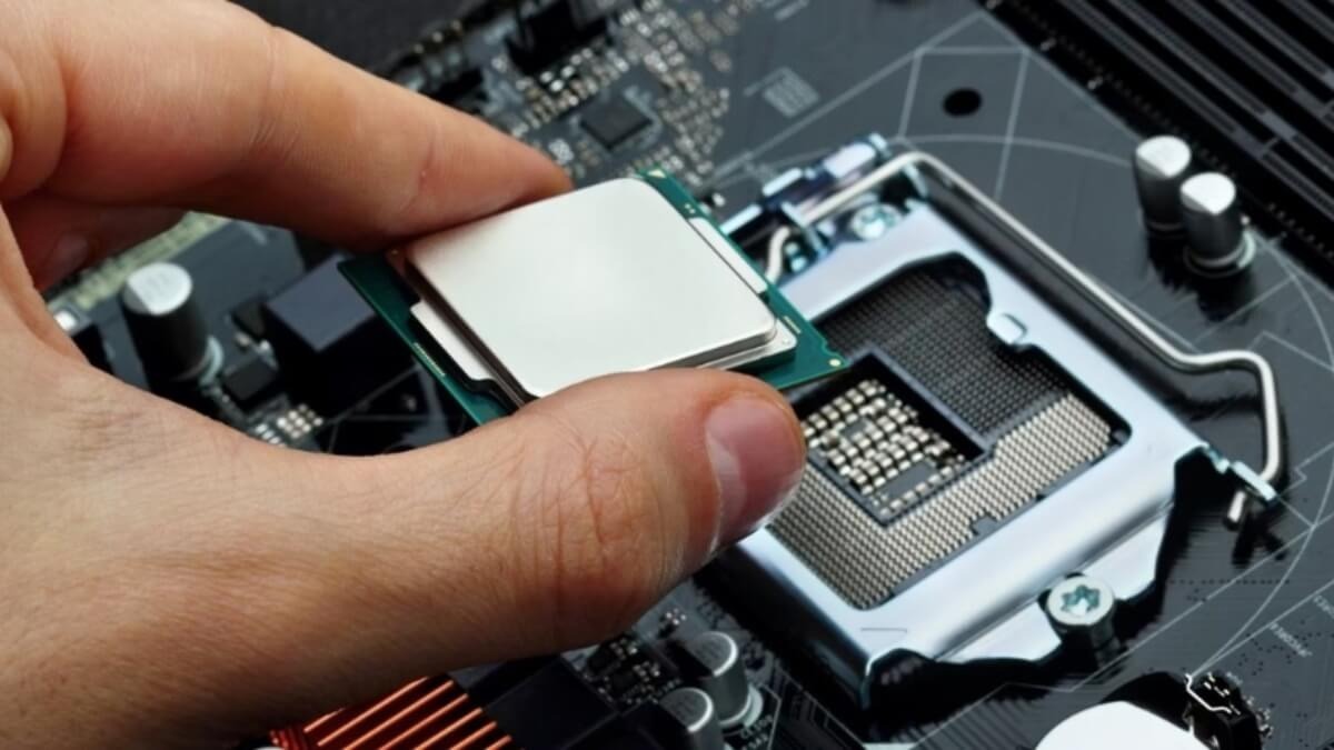 CPU thực hiện những nhiệm vụ gì trong quá trình xử lý?