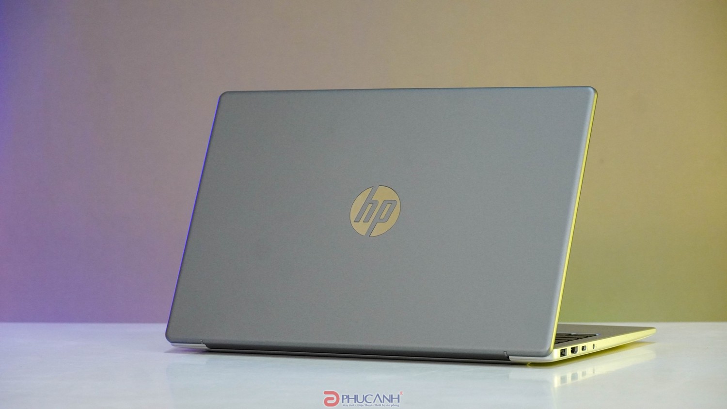 ngoại hình laptop HP 240 G10