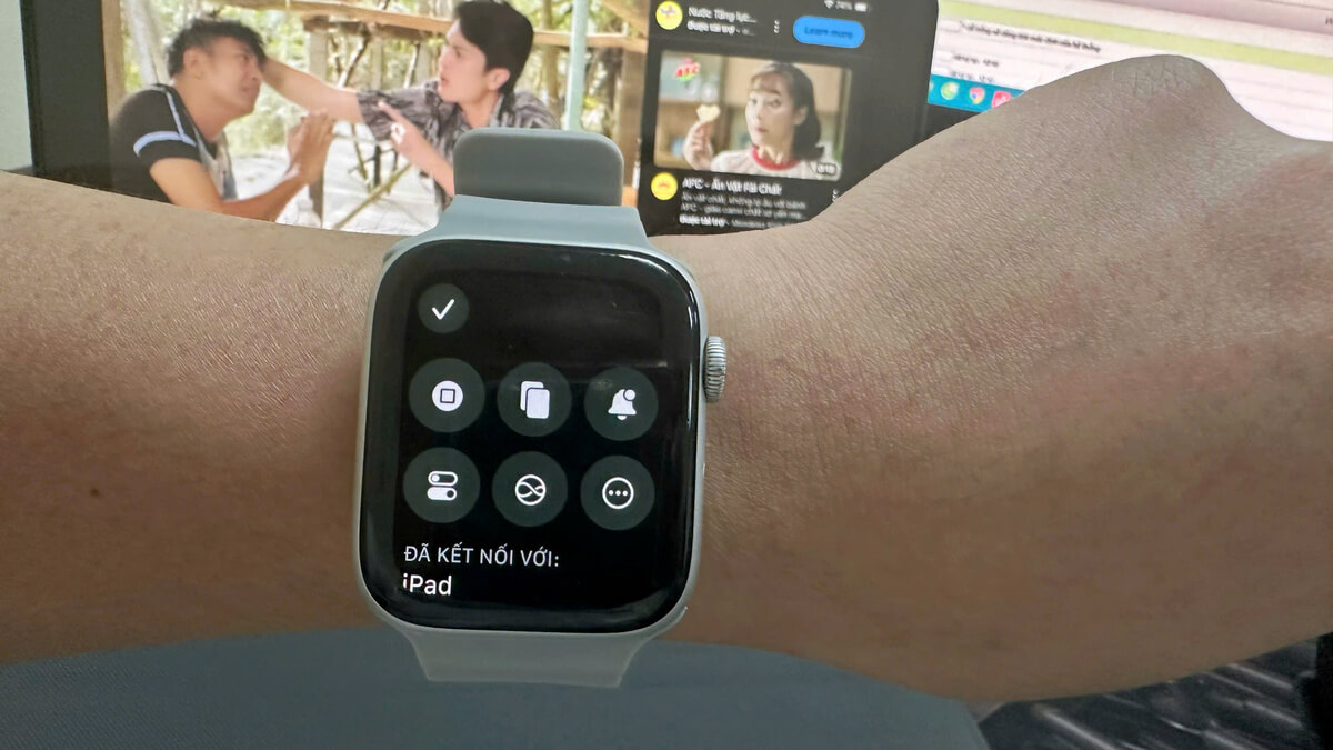 Dùng ngón tay điều khiển YouTube trên iPad