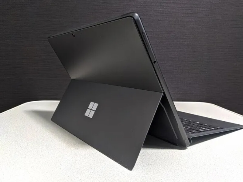 detailed review of Surface Pro 8
