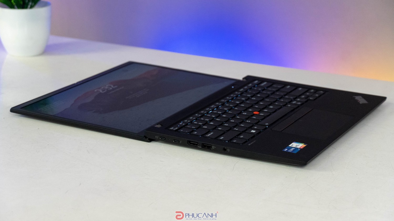 ngoại hình Lenovo ThinkPad T14s Gen 4