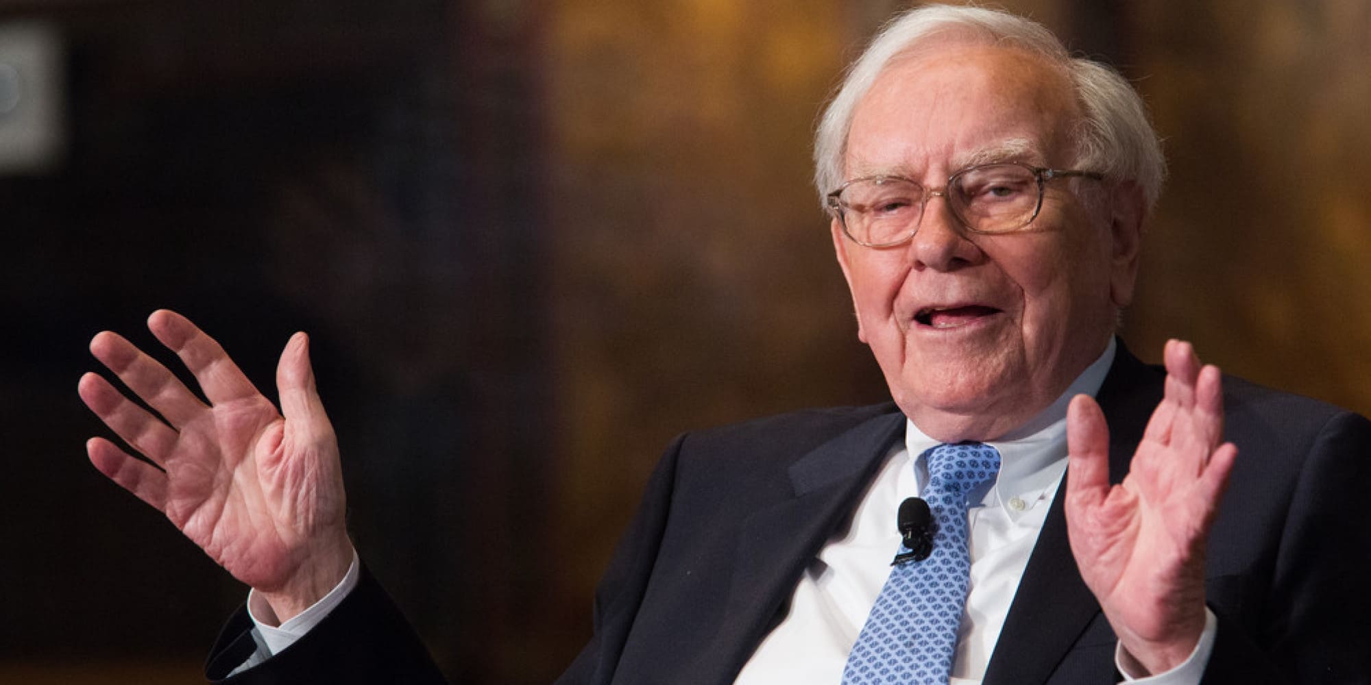 Câu chuyện về Warren Buffett tỷ phú giàu thứ 2 thế giới không dùng iPhone