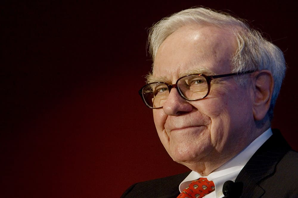 Câu chuyện về Warren Buffett tỷ phú giàu thứ 2 thế giới không dùng iPhone