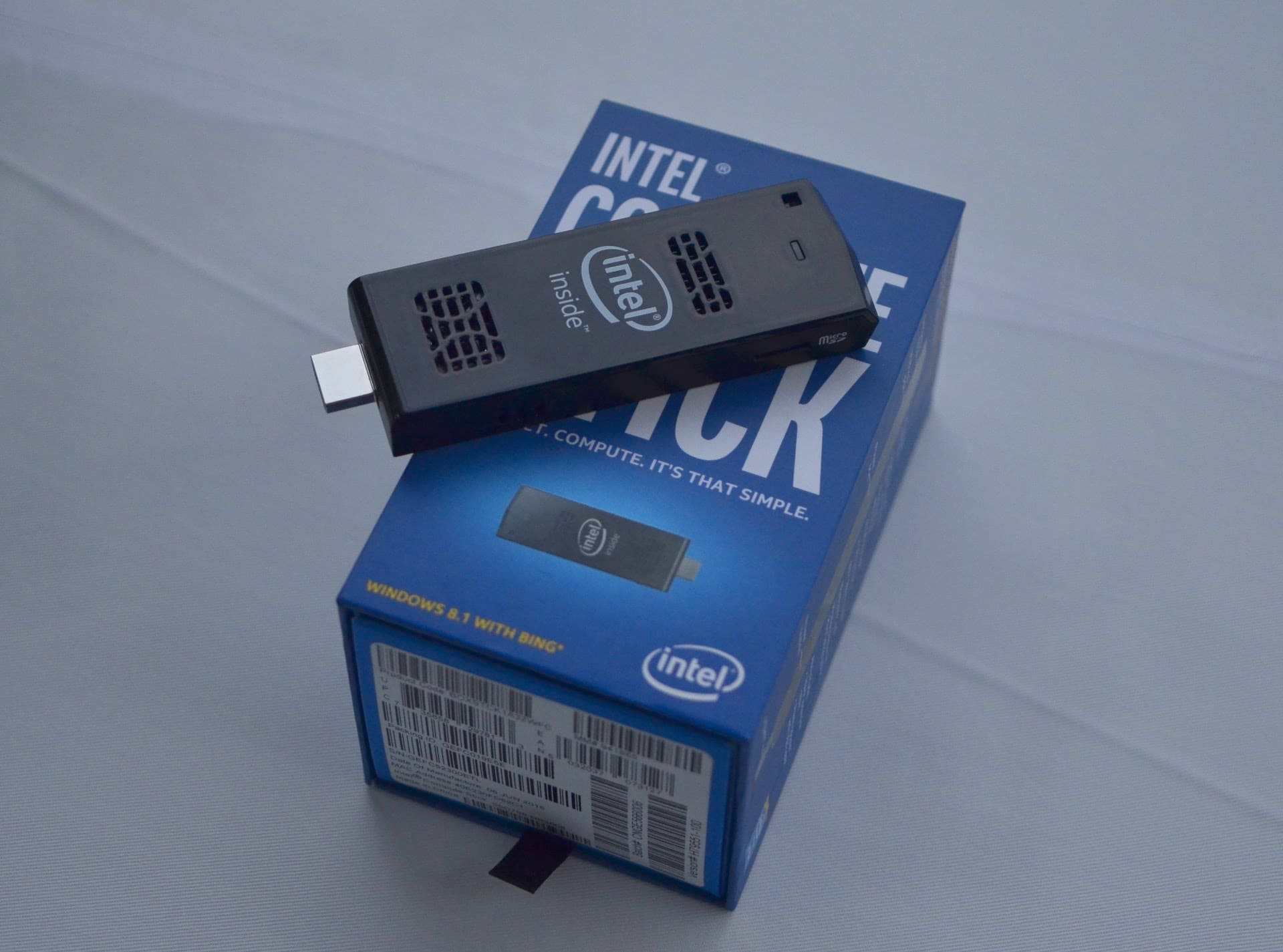 Intel Computer Stick - Máy tính mini siêu nhỏ gọn, mạnh mẽ đến không tưởng