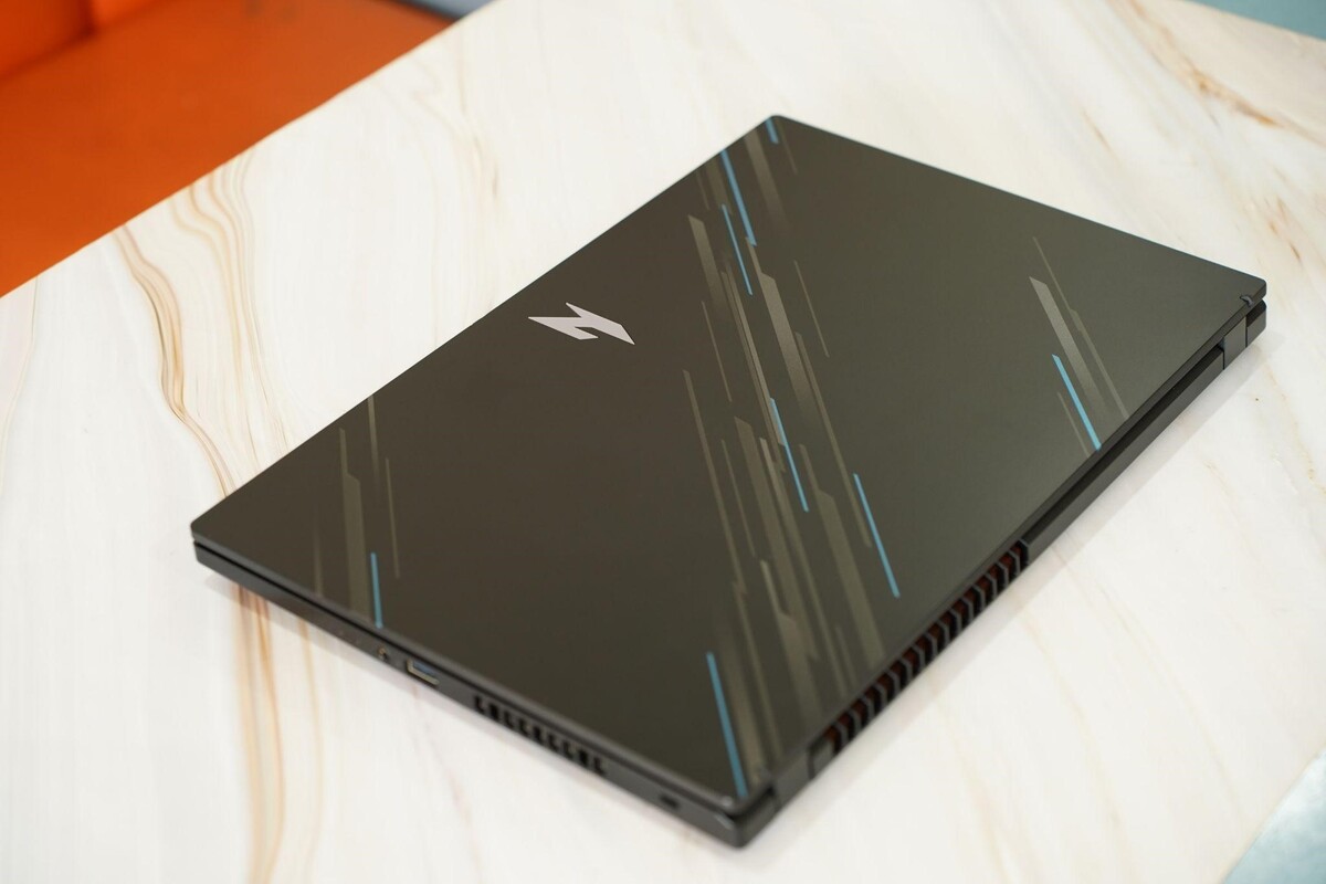 Acer Nitro V hầm hố với thiết kế mới