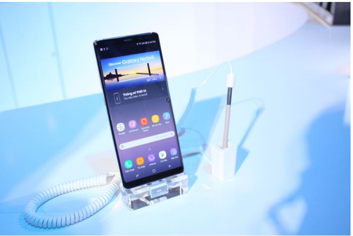 Cận cảnh Galaxy Note 8 đẹp tuyệt vời ra mắt tại Việt Nam, giá 22.5 triệu