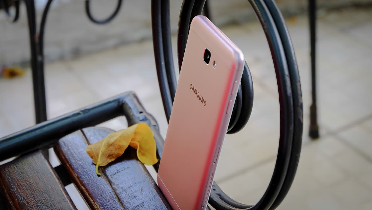 Galaxy J5 Prime &ndash; Điện thoại Samsung th&ecirc;m m&agrave;u hồng thời thượng