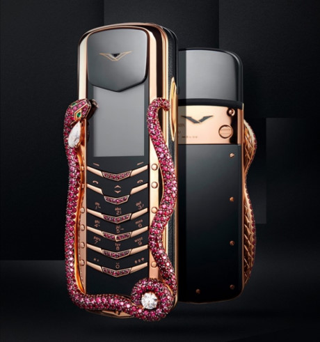 Giá hơn 8 tỷ đồng dành cho Cobra Limited Edition – Chiếc điện thoại "hổ mang" của Vertu