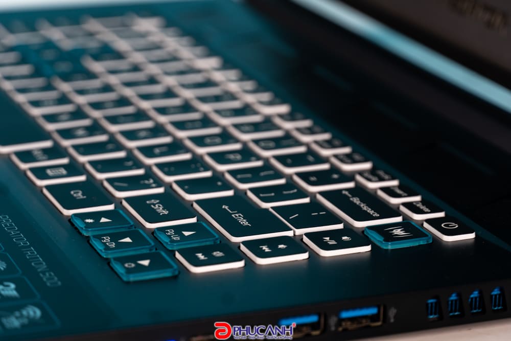 Review laptop Acer Triton 500
