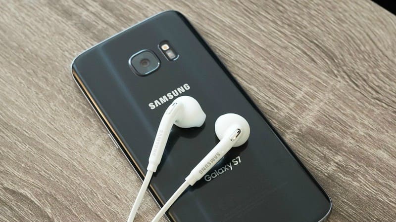Samsung Galaxy A8s - Smartphone đầu tiên của hãng không còn giắc cắm tai nghe 3.5 mm