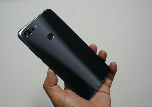 Xiaomi Mi 8 Lite: thiết kế mới, chụp đẹp, giá tốt đáng mua ngay