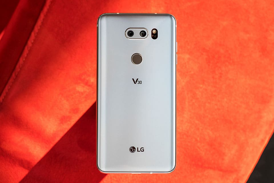 LG V30 chính thức ra mắt: Snapdragon 835, màn OLED 6 inch, hệ thống camera kép