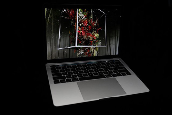 Apple trang bị chip ARM cho chiếc MacBook Pro mới để quản lý bảo mật và dựng hình ảnh trên Touch Bar.