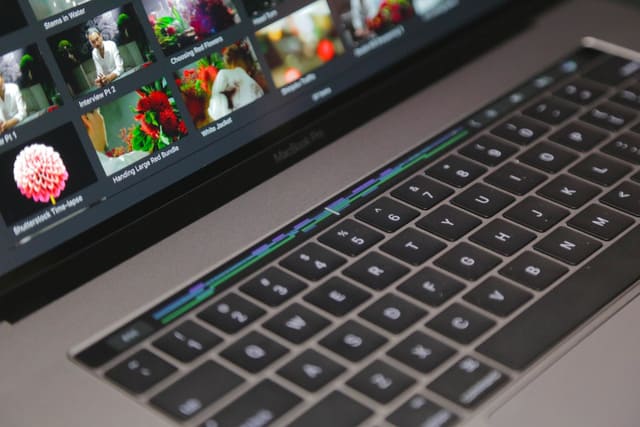 Apple trang bị chip ARM cho chiếc MacBook Pro mới để quản lý bảo mật và dựng hình ảnh trên Touch Bar.